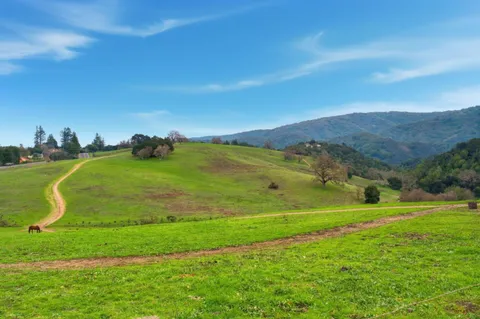 $5,698,000 | 27769 Edgerton Road, Los Altos Hills, CA 94022