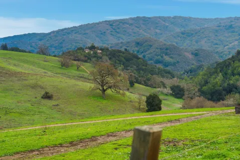 $5,698,000 | 27769 Edgerton Road, Los Altos Hills, CA 94022