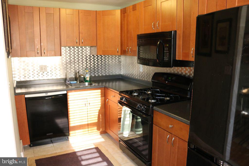 1830 Farrington Road Philadelphia, PA 19151 - Photo 4 of 19 Gallery Image 4