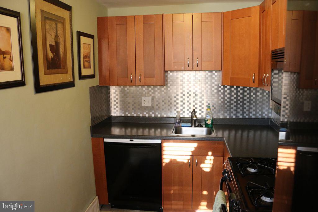 1830 Farrington Road Philadelphia, PA 19151 - Photo 6 of 19 Gallery Image 6