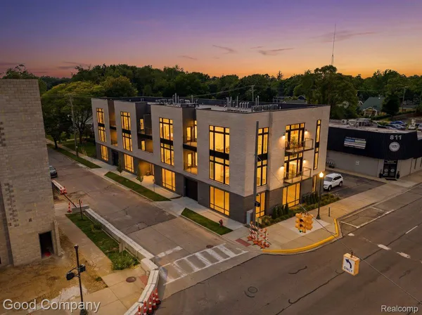 $799,000 | 110 Austin Avenue, Unit 301, Royal Oak, MI 48067