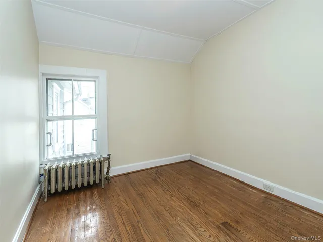 $2,900 | 339 Glen Avenue, Unit UPPR, Sea Cliff, NY 11579