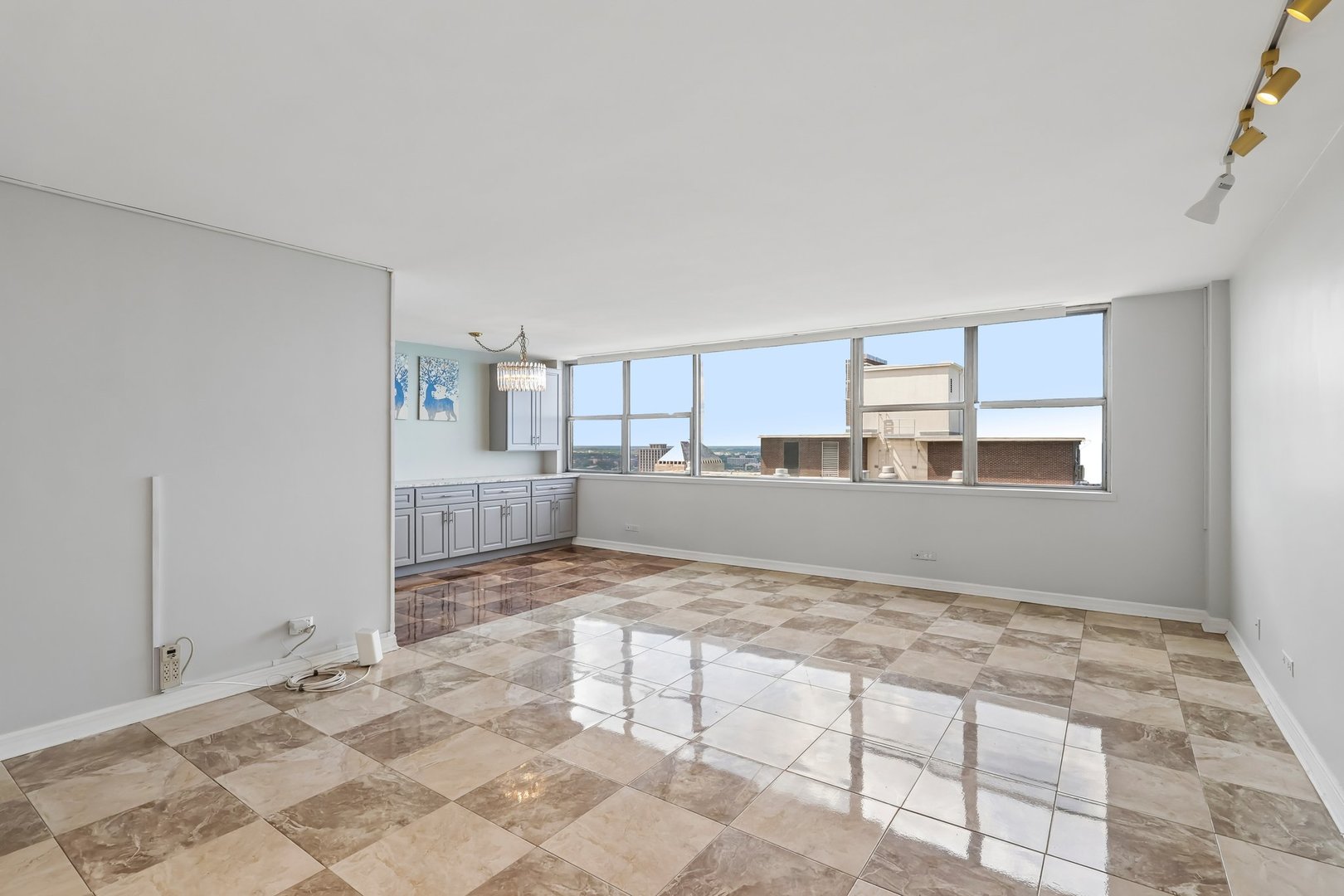6301 North Sheridan Road, Unit 24E Chicago, IL 60660 - Photo 3 of 21