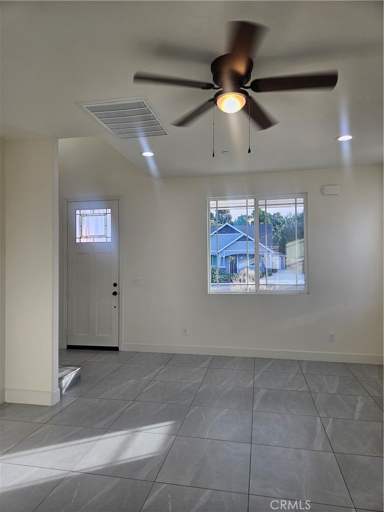5151 Peony Court Riverside, CA 92506 - Photo 4 of 13 Living room