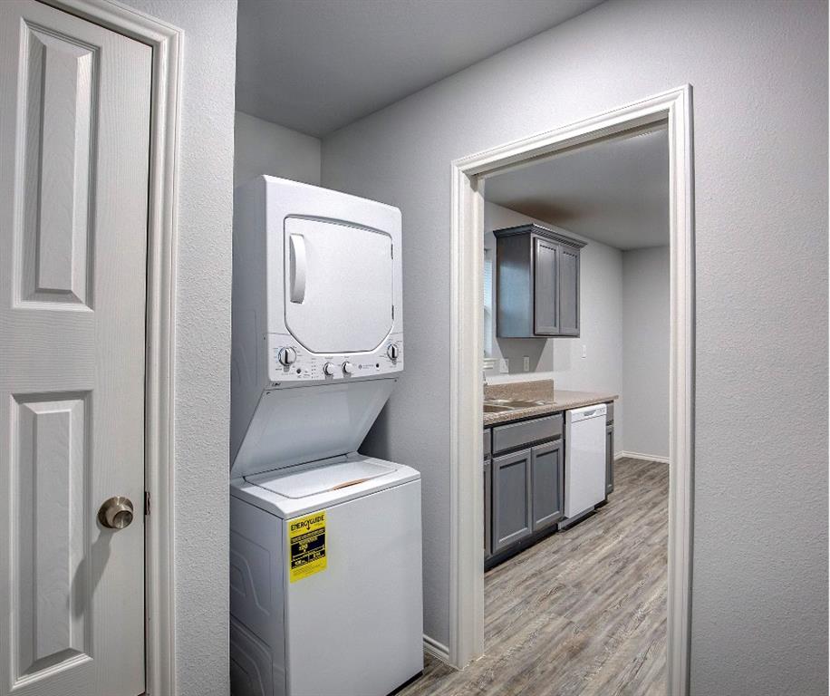 800 Sycamore Street Commerce, TX 75428 - Photo 2 of 8 a kitchen with a refrigerator and a stove