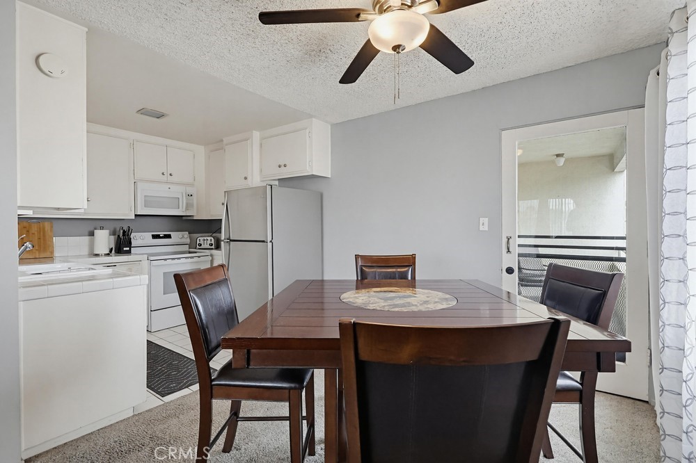 1187 East 3rd Street, Unit 210 Long Beach, CA 90802 - Photo 4 of 10 Dining area