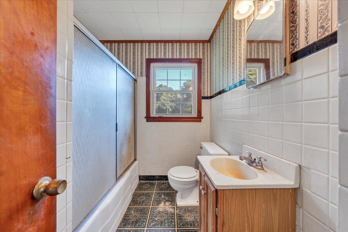201 Long Avenue Covington, VA 24426 - Photo 18 of 43 a bathroom with a sink toilet and shower