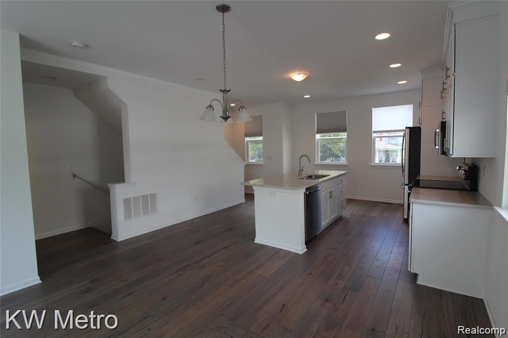3546 Rochester Road Royal Oak, MI 48073 - Photo 8 of 22