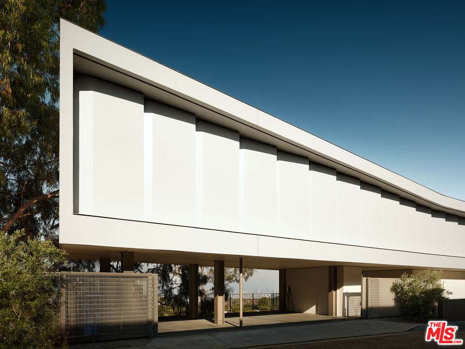 2500 Briarcrest Road Beverly Hills, CA 90210 - Photo 4 of 30