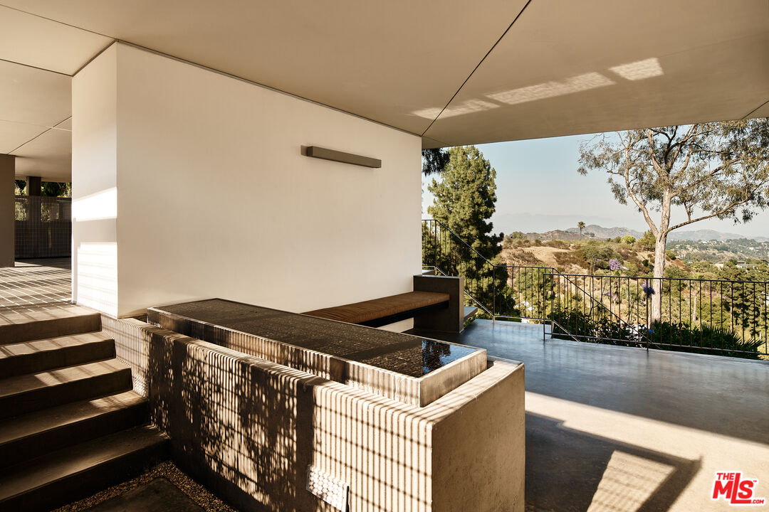 2500 Briarcrest Road Beverly Hills, CA 90210 - Photo 5 of 30