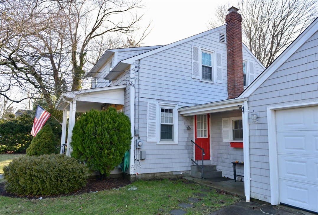 7 Middleton Road Bristol, RI 02809 - Photo 2 of 37