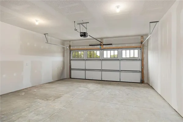 $319,500 | 1404 Country Ct Street, St. Joseph, MO 64506