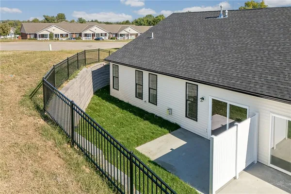 $319,500 | 1404 Country Ct Street, St. Joseph, MO 64506