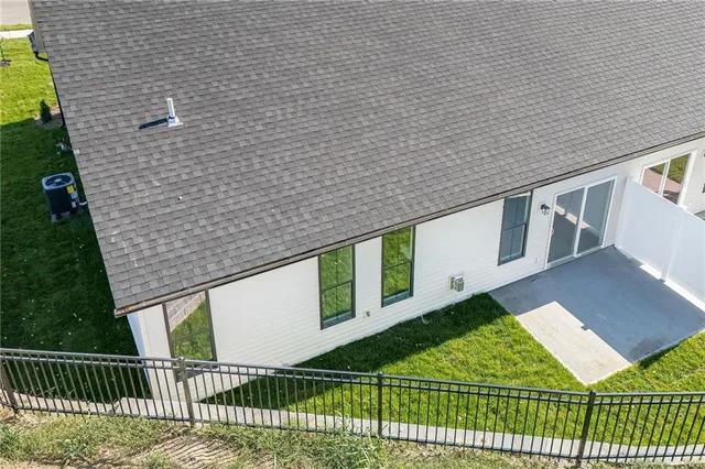 $332,000 | 1404 Country Ct Street, St. Joseph, MO 64506