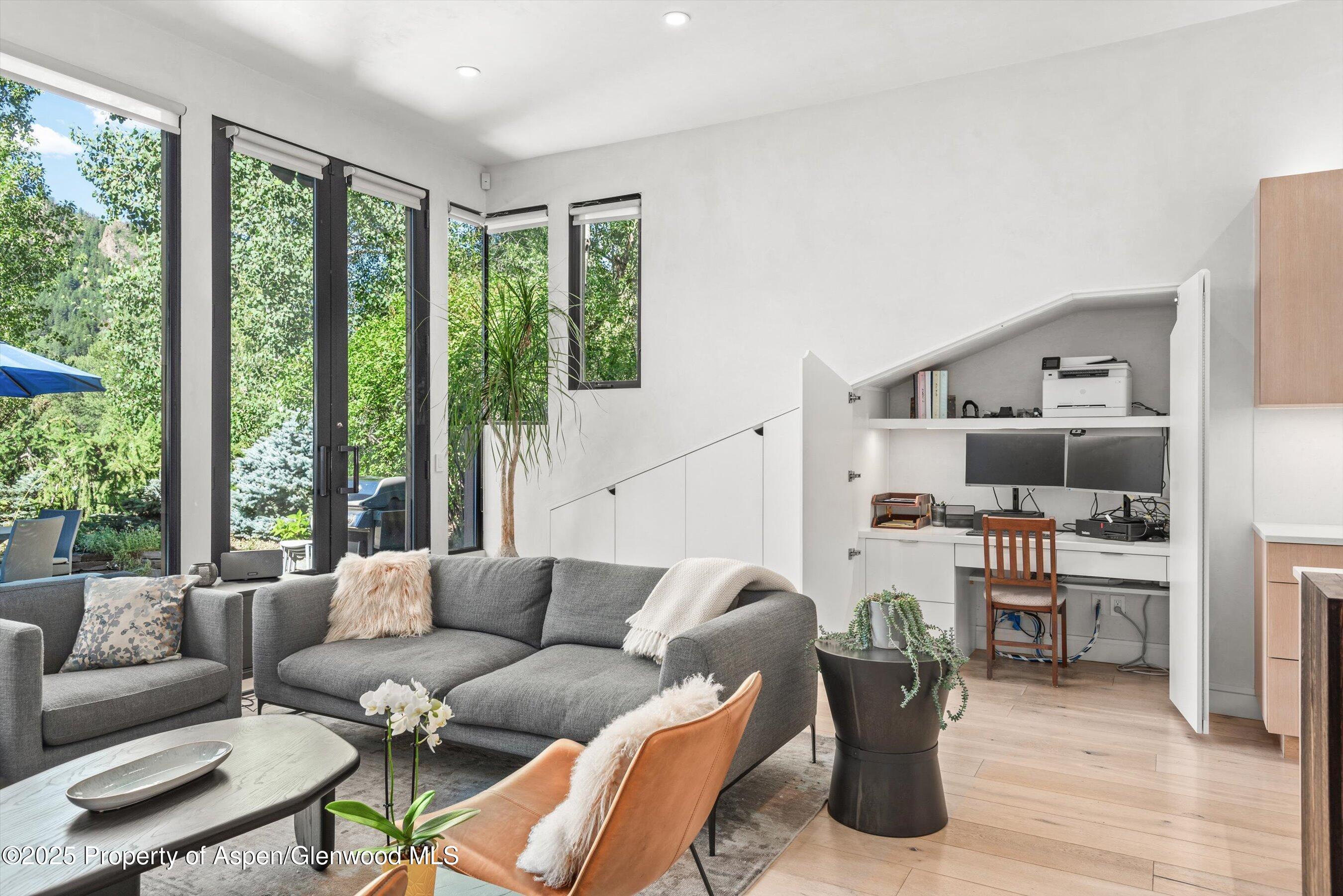 155 Lone Pine Road, Unit RIVER BLUFF #2 Aspen, CO 81611 - Photo 12 of 43 38-09-155LonePine2_250709019