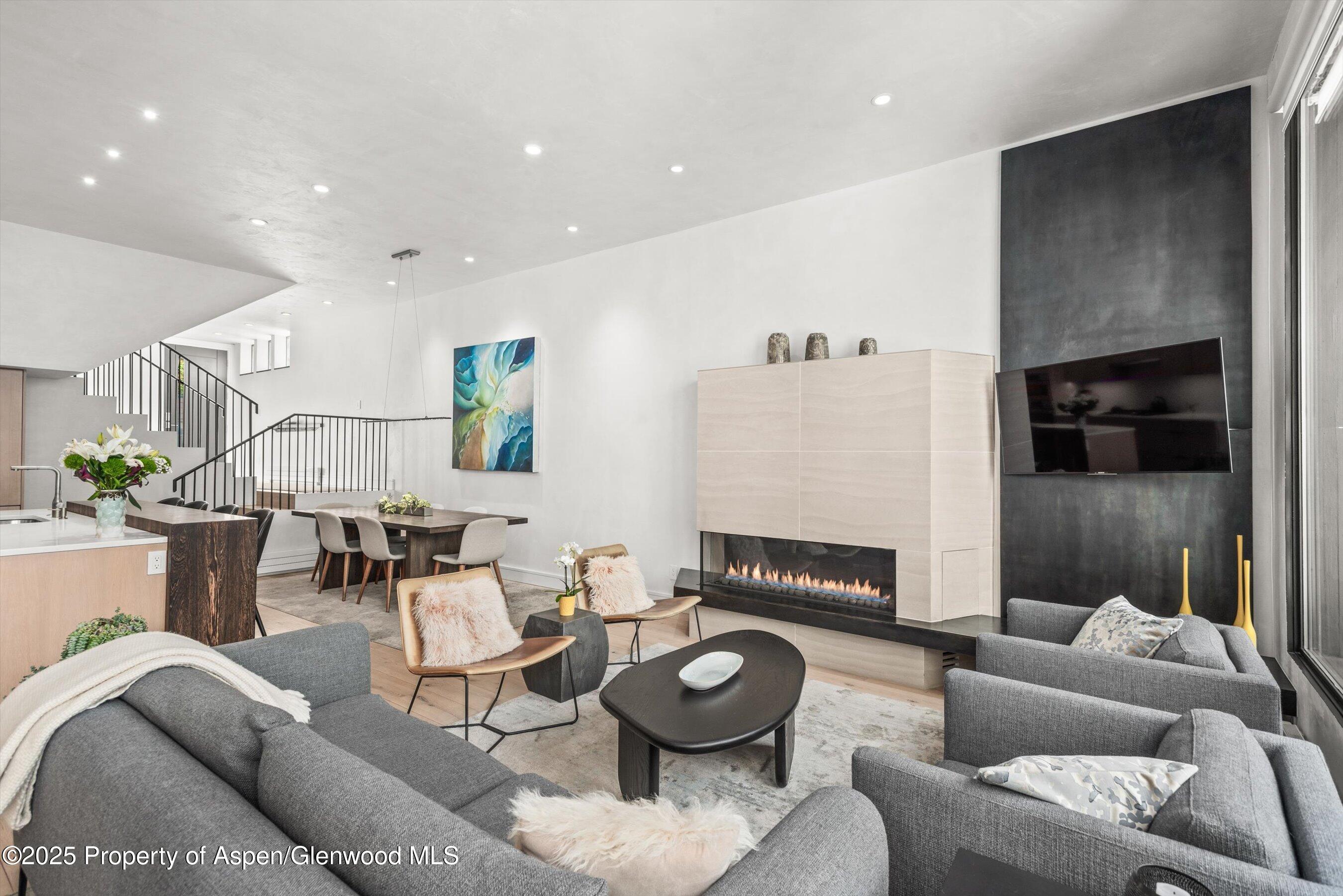 155 Lone Pine Road, Unit RIVER BLUFF #2 Aspen, CO 81611 - Photo 4 of 43 32-03-155LonePine2_250709013