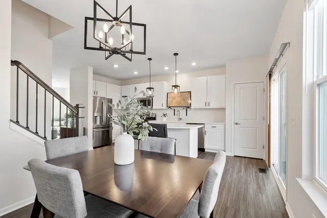 $399,999 | 2732 Fieldcrest Drive, Mundelein, IL 60060