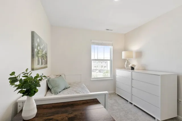 $399,999 | 2732 Fieldcrest Drive, Mundelein, IL 60060