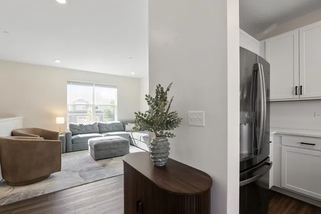 $399,999 | 2732 Fieldcrest Drive, Mundelein, IL 60060