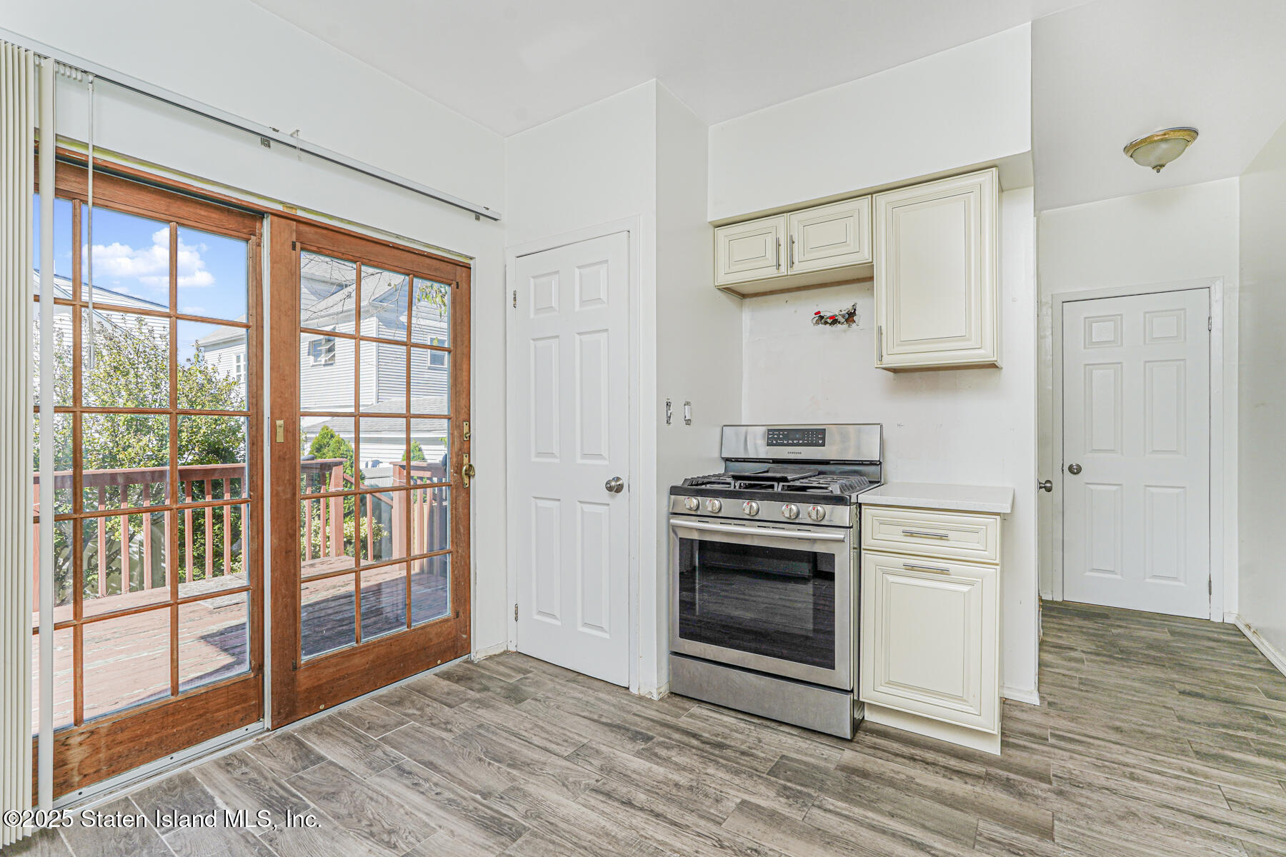 252 Dickie Avenue Staten Island, NY 10314 - Photo 21 of 37 a kitchen with a stove oven and a table