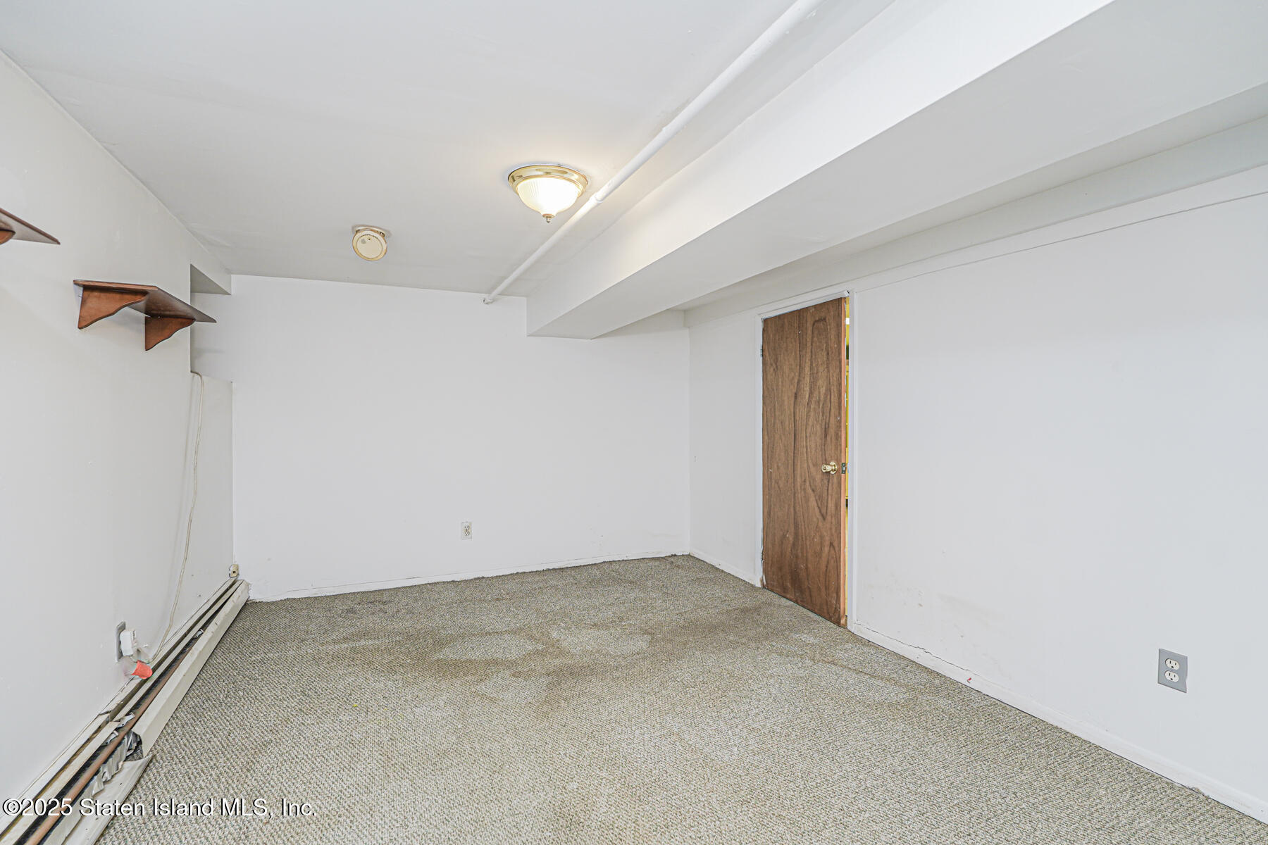 252 Dickie Avenue Staten Island, NY 10314 - Photo 32 of 37 an empty room with a empty space and a window