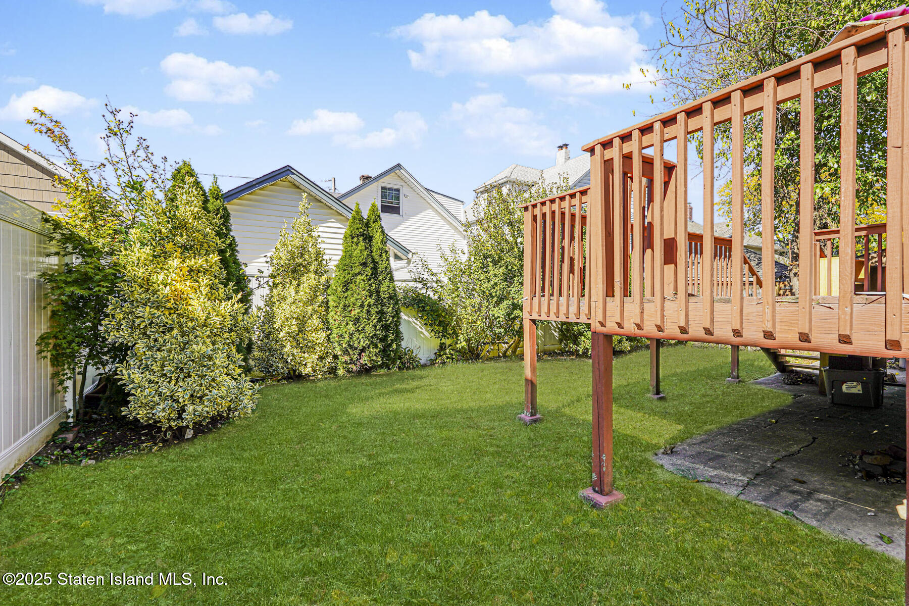 252 Dickie Avenue Staten Island, NY 10314 - Photo 37 of 37 a view of a back yard of the house