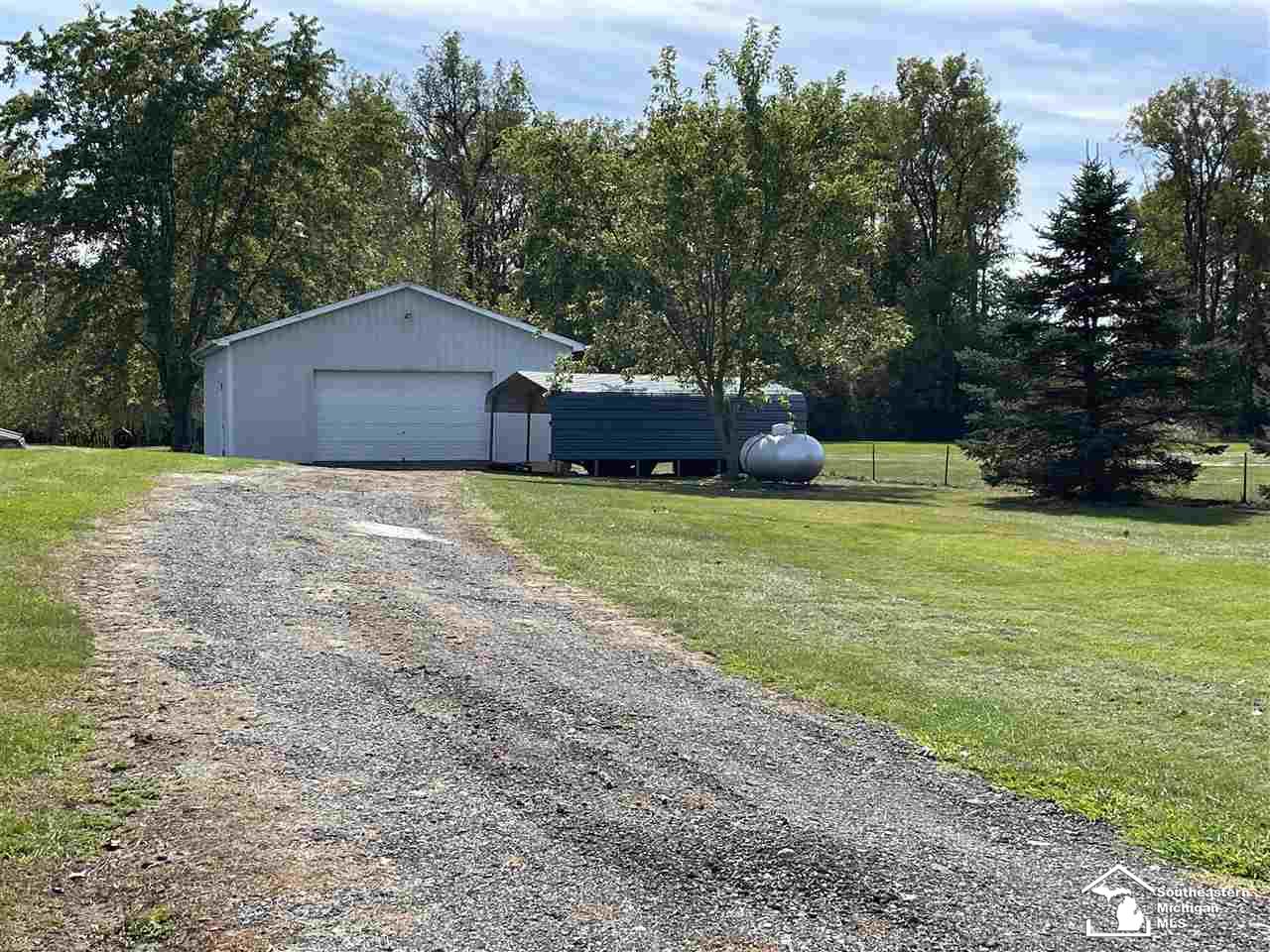 7709 Colf Road Carleton, MI 48117 - Photo 4 of 34