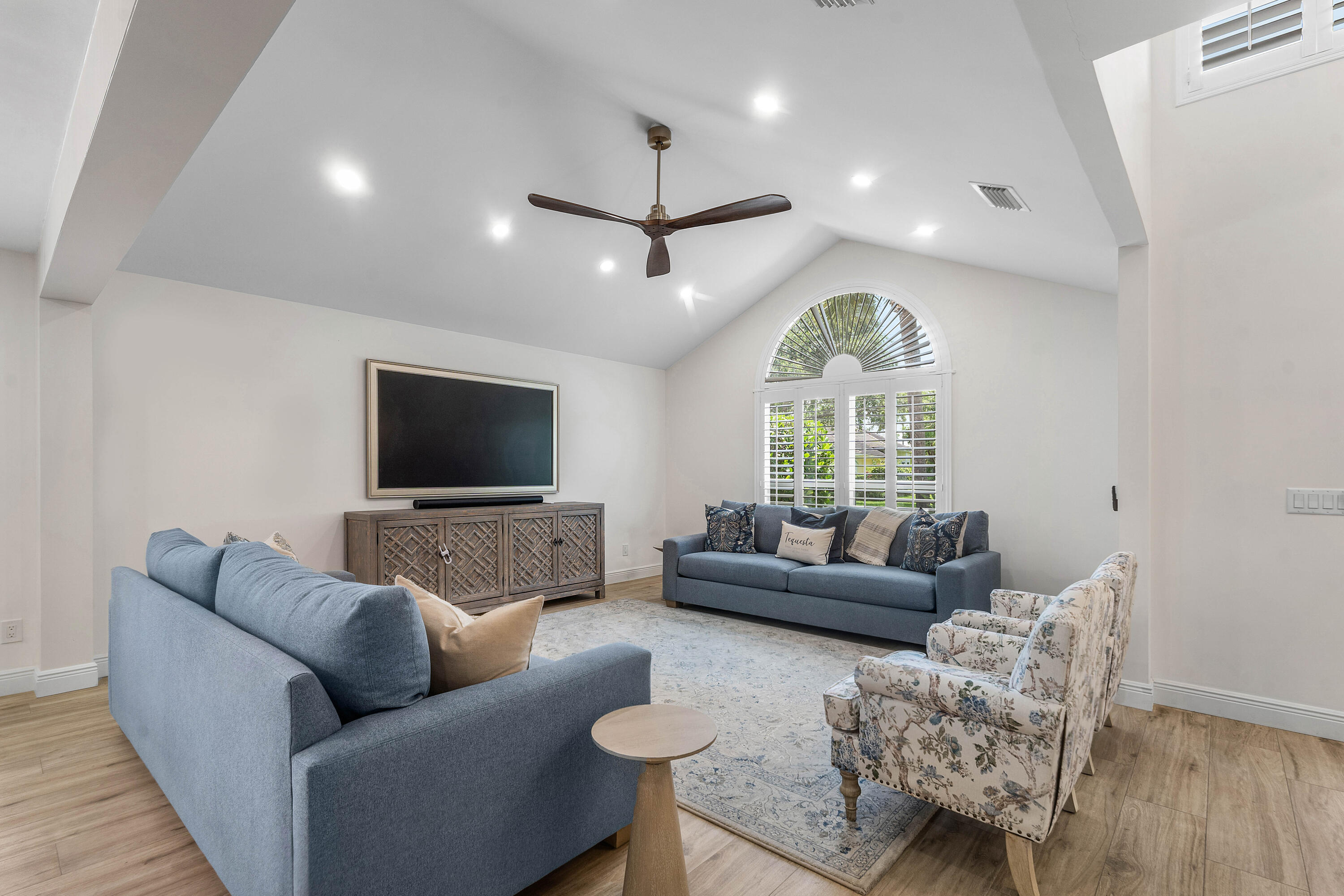 18770 Southeast River Ridge Road Jupiter, FL 33469 - Photo 10 of 34 Family Room