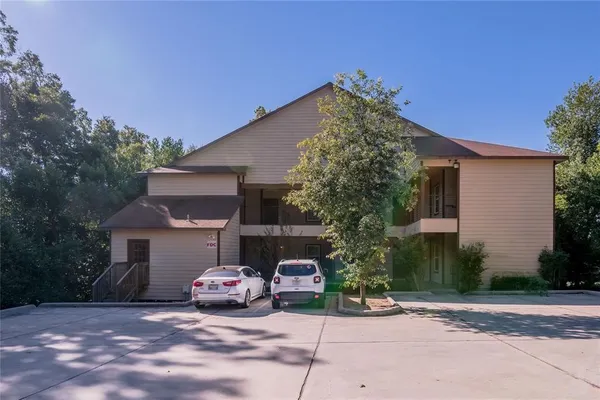 $1,300 | 1239 20th Street, Unit C, Huntsville, TX 77340