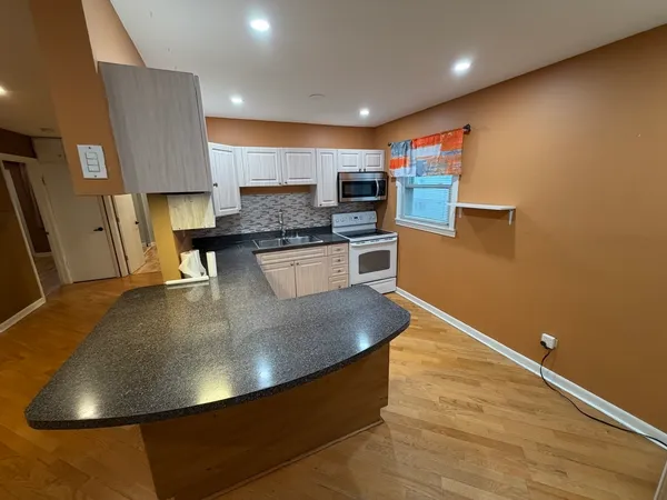 $1,600 | 9426 Kelvin Lane, Unit 3256, Schiller Park, IL 60176
