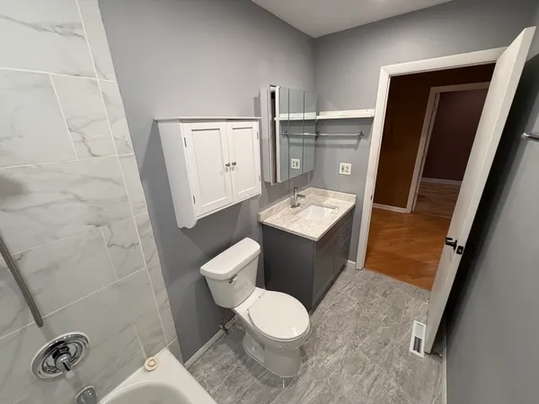 $1,600 | 9426 Kelvin Lane, Unit 3256, Schiller Park, IL 60176