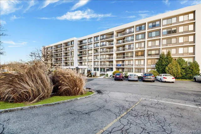 $419,000 | 400 High Point Drive, Unit PH6, Hartsdale, NY 10530