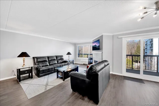 $419,000 | 400 High Point Drive, Unit PH6, Hartsdale, NY 10530