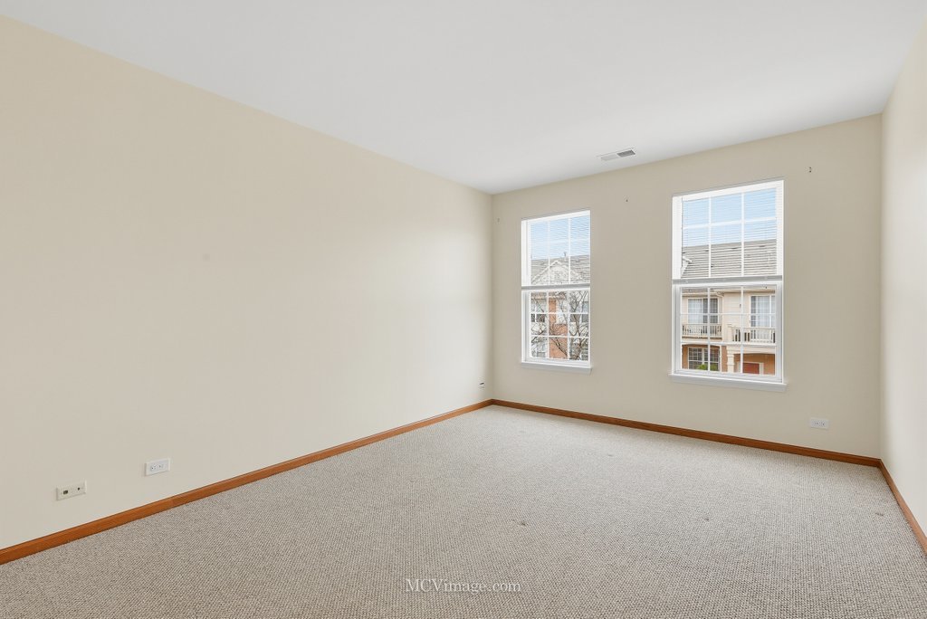 9017 Concord Lane, Unit L Justice, IL 60458 - Photo 12 of 20 an empty room with a window