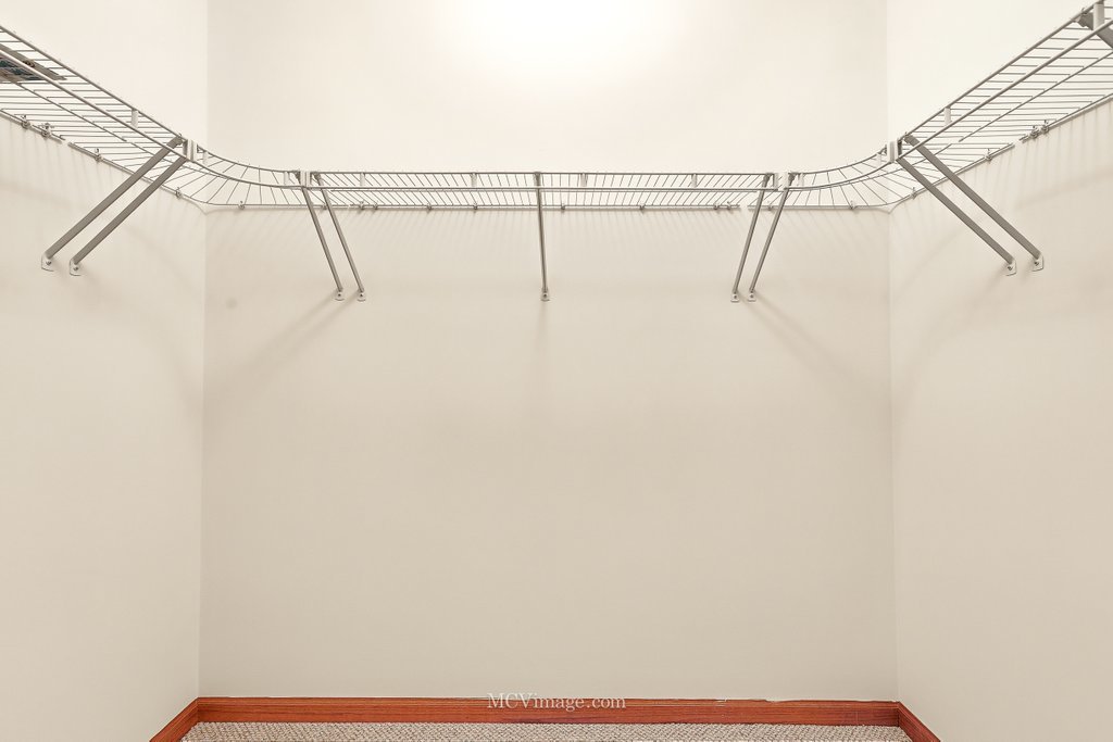 9017 Concord Lane, Unit L Justice, IL 60458 - Photo 14 of 20 a view of a room