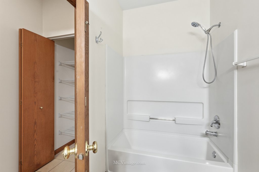 9017 Concord Lane, Unit L Justice, IL 60458 - Photo 17 of 20 a bathroom with a bathtub and a shower