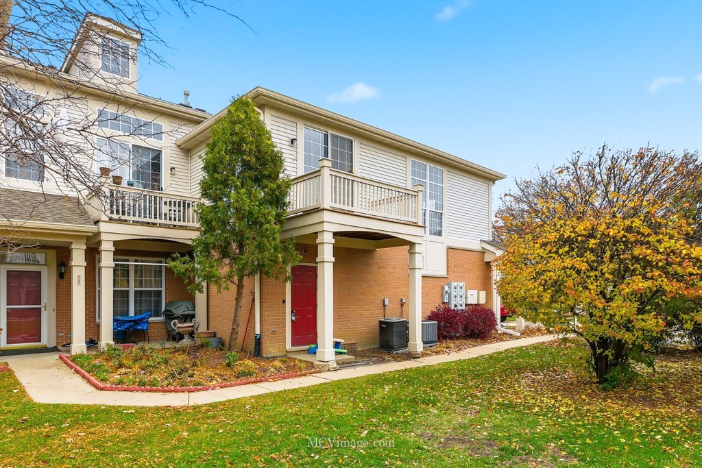 9017 Concord Lane, Unit L Justice, IL 60458 - Photo 3 of 20 a front view of a house with a yard