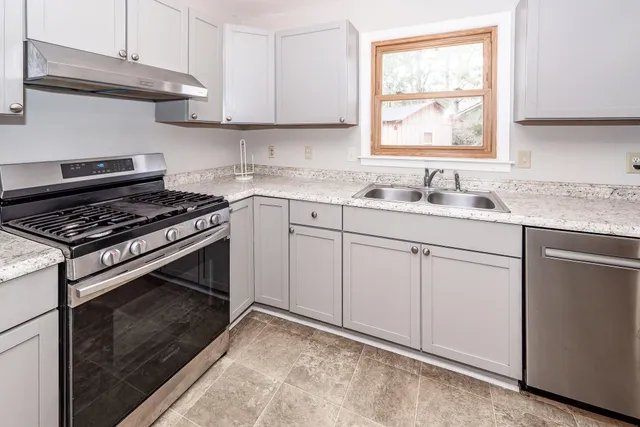 $2,800 | 1240 Oakcrest Drive, Charleston, SC 29412