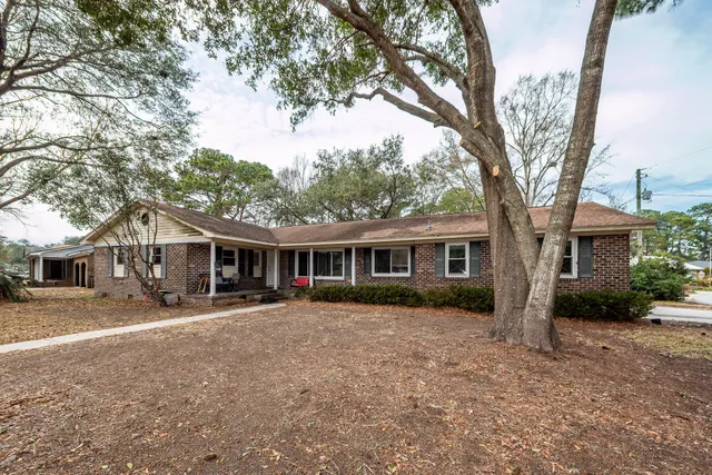 $2,800 | 1240 Oakcrest Drive, Charleston, SC 29412
