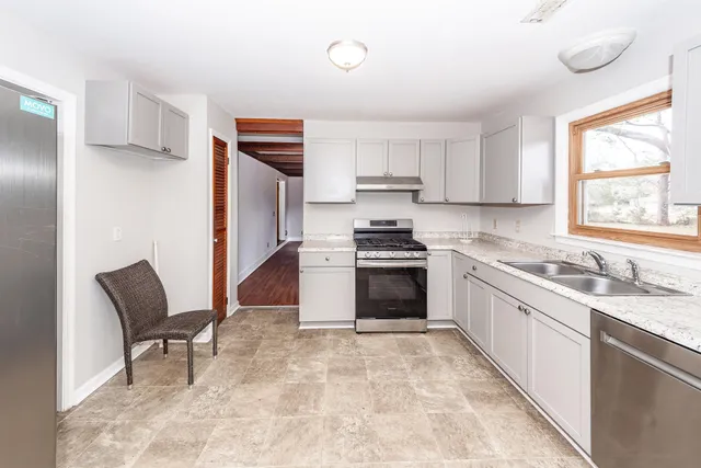 $2,800 | 1240 Oakcrest Drive, Charleston, SC 29412