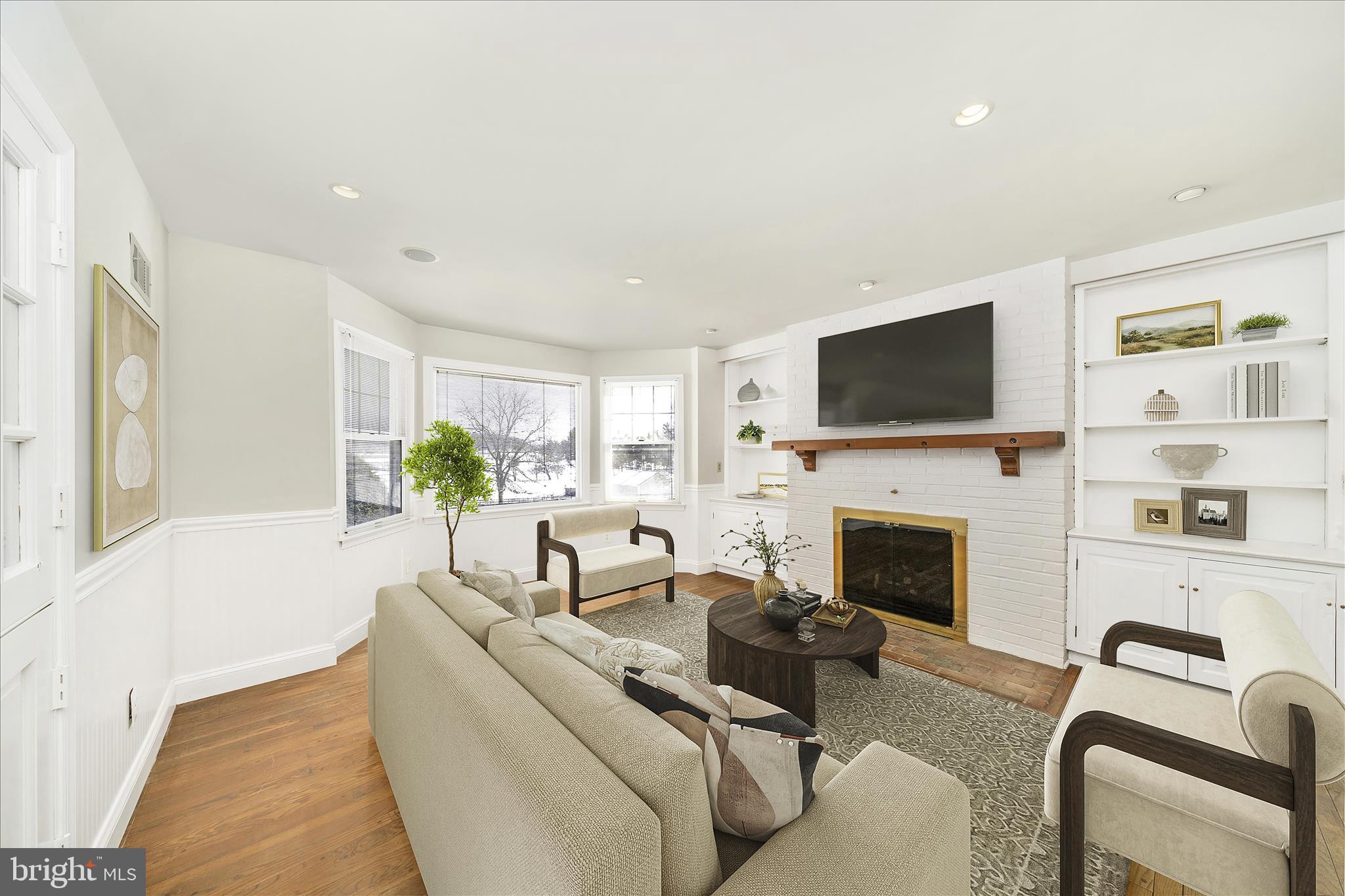 6501 Green Valley Road New Market, MD 21774 - Photo 22 of 55 Family Room Virtually Staged (Bay Window!)