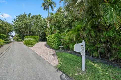 $7,500,000 | 920 Hibiscus Lane, Delray Beach, FL 33444