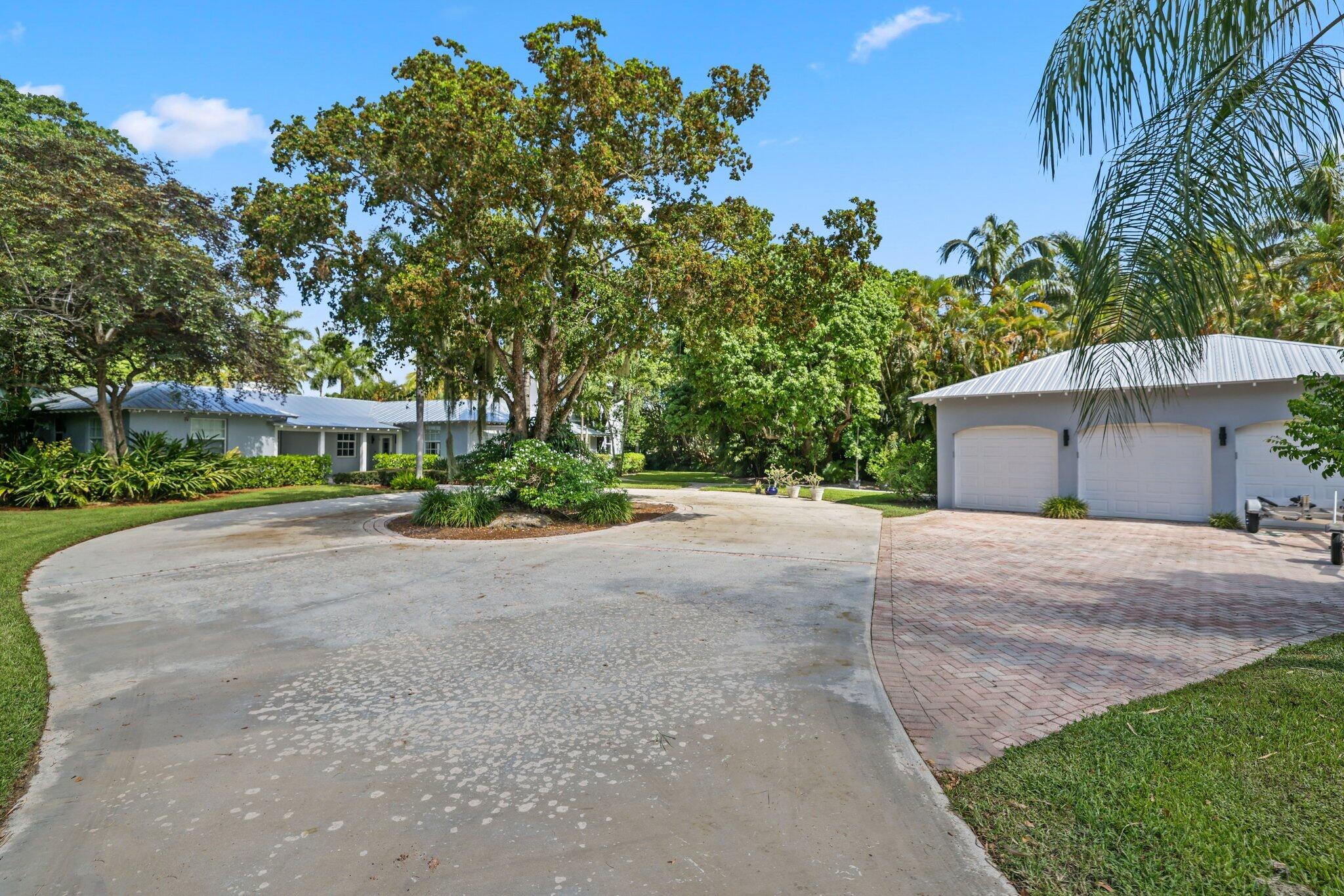 920 Hibiscus Lane Delray Beach, FL 33444 - Photo 27 of 39 Garage