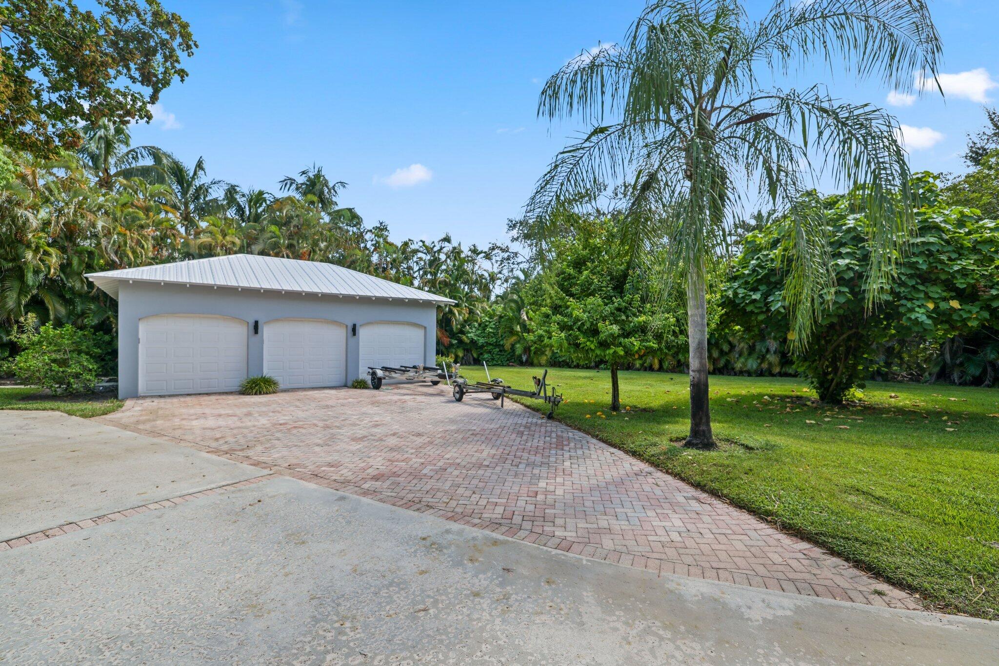 920 Hibiscus Lane Delray Beach, FL 33444 - Photo 28 of 39 Garage