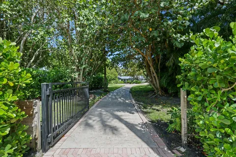 $7,500,000 | 920 Hibiscus Lane, Delray Beach, FL 33444