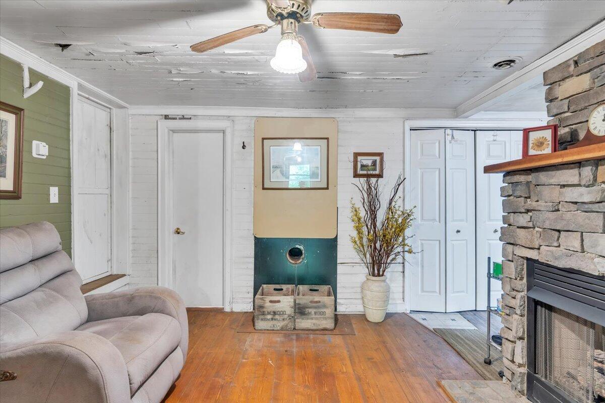 6624 Franklin Road Boones Mill, VA 24065 - Photo 9 of 57 09-MIB04738