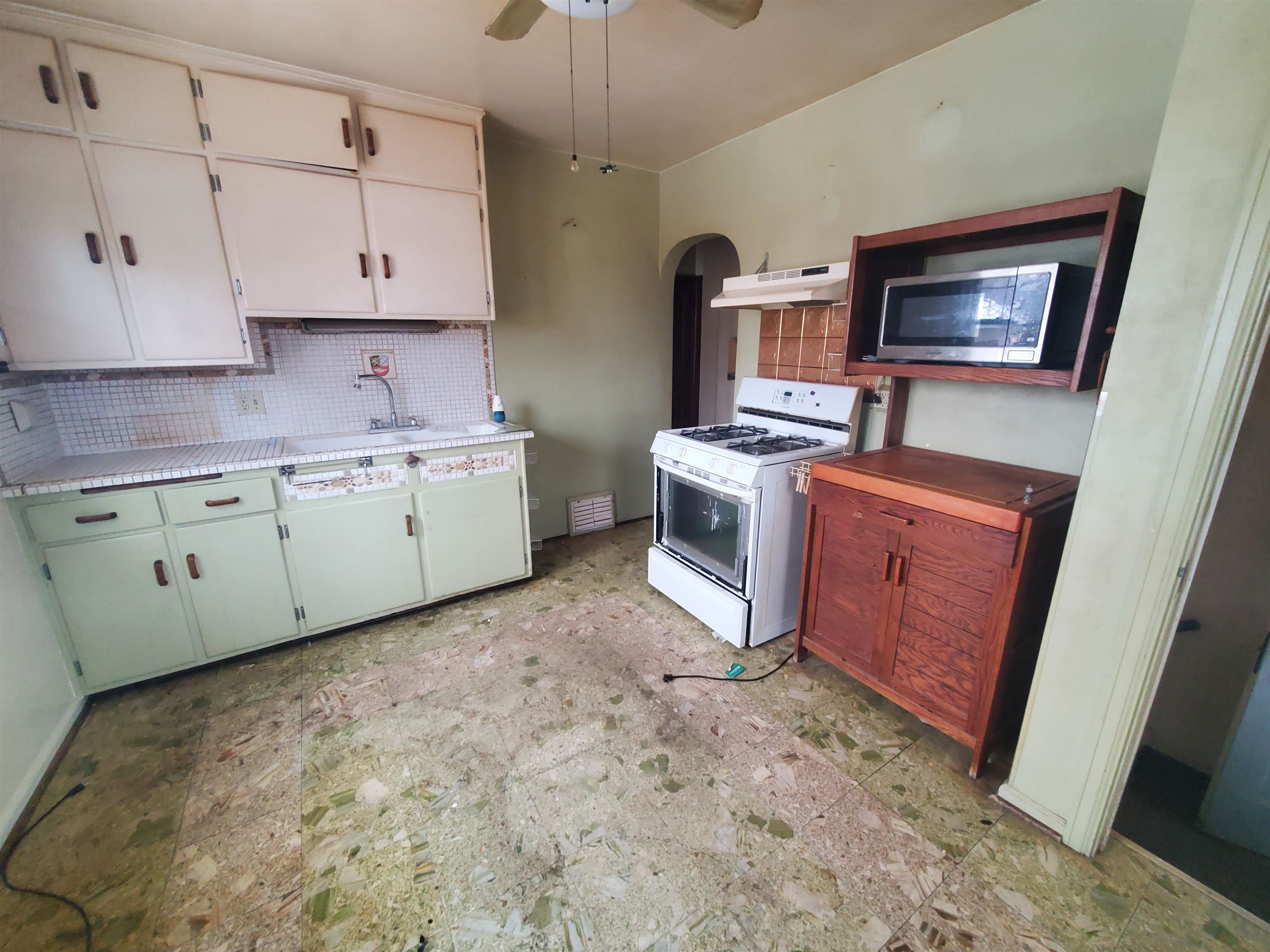 1517 32nd Street Rock Island, IL 61201 - Photo 6 of 12