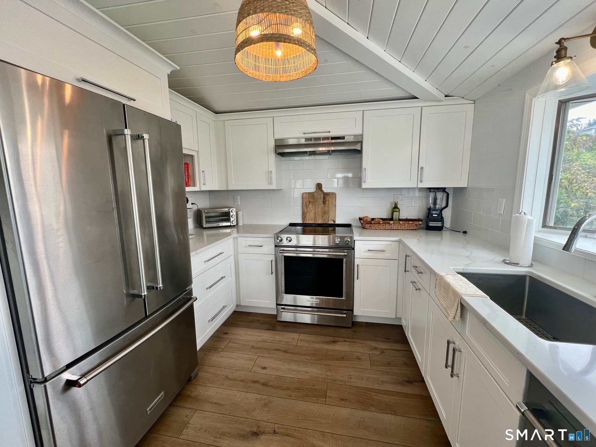 672 Mulberry Point Road Guilford, CT 06437 - Photo 4 of 26