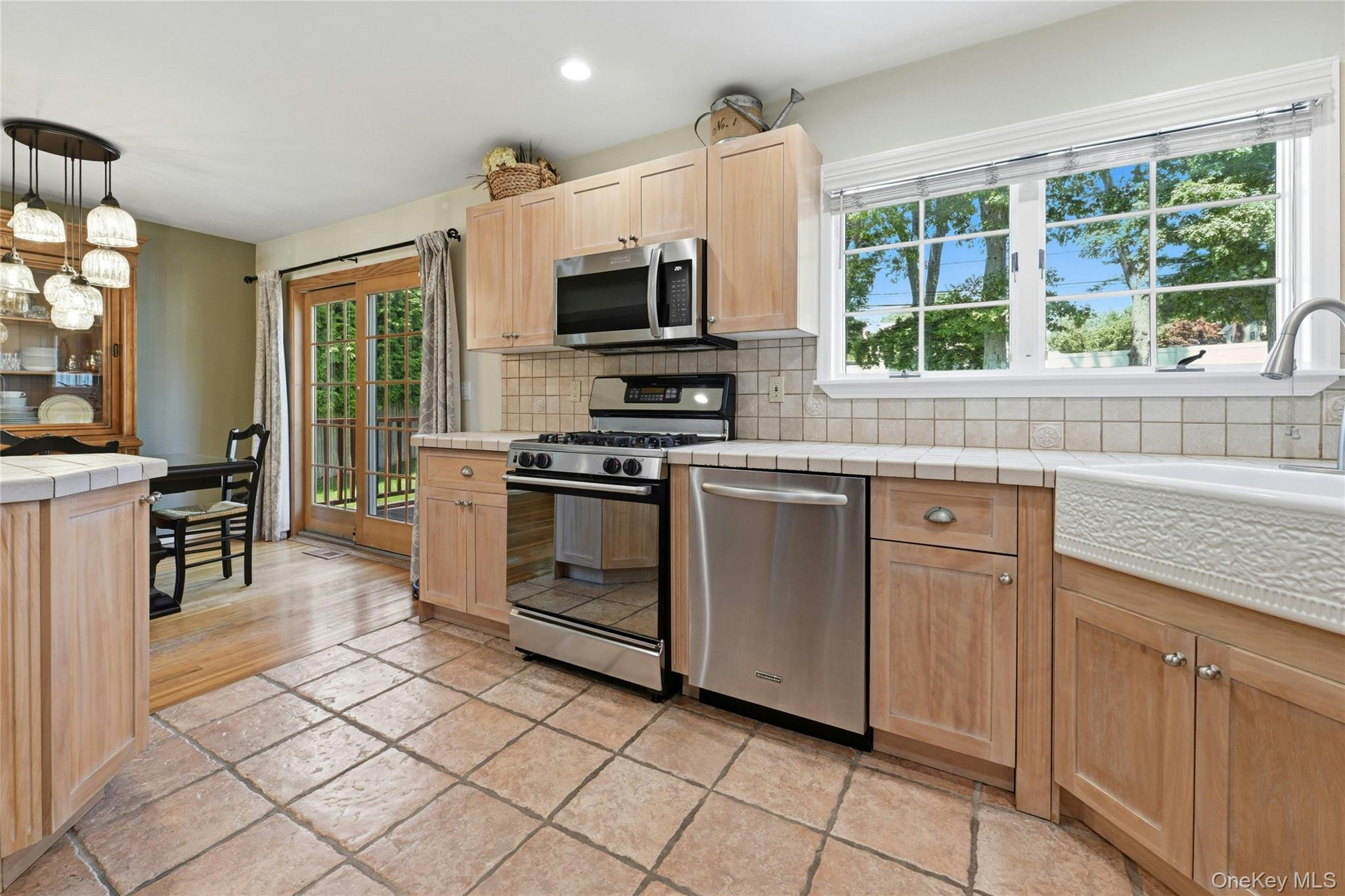 53 Rensselaer Drive Commack, NY 11725 - Photo 10 of 30 Gallery Image 10