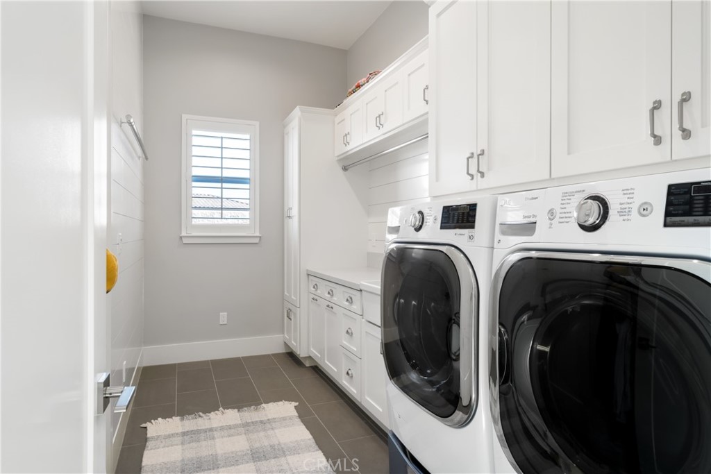 1594 Eucalyptus Road Nipomo, CA 93444 - Photo 53 of 75 a utility room with dryer and washer